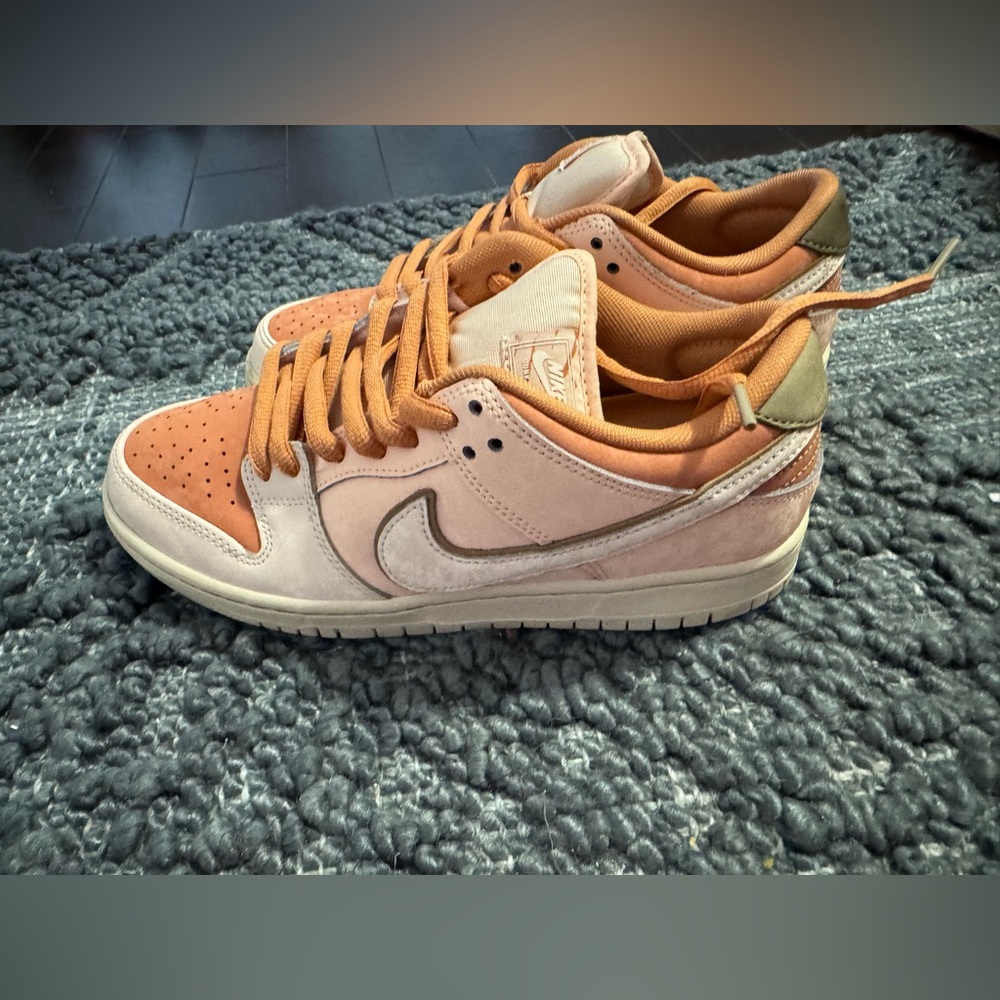 EUC Nike SB Dunk Low Pro PRM Trocadero Gardens Guava Tint FV5926-200